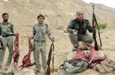 در درگیری تن به تن محیط بانان و شکارچیان متخلف لاشه چند کل وحشی و دو  قبضه اسلحه جنگی کشف شد.