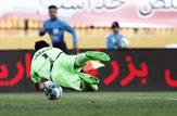 توقف پرسپولیس در مصاف با نفت تهران/سکته هوادار پرسپولیسی در ورزشگاه
