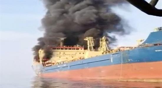 <span class='caption-tdf'></span>&nbsp;سوپرنفتکش متخلف حامل نفت خام در یک آتش عظیم در حال سوختن است